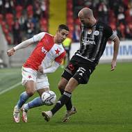 Zleva Ondřej Lingr ze Slavie a Martin Králik z Českých Budějovic.