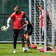 Brankář Sparty Praha Vojtěch Vorel během tréninku.