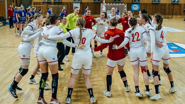 Paráda! Mladé házenkářky čtyřikrát v řadě přejely silný Island
