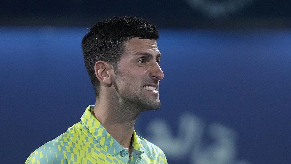 Djokovič zase v problémech. Bez očkování nesmí do USA