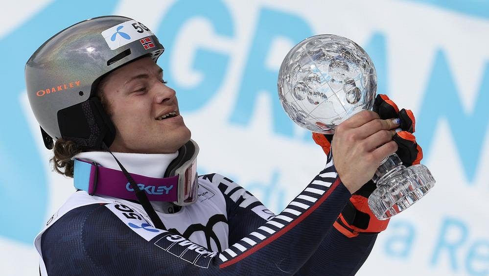 Lyžař Braathen má poprvé v kariéře glóbus za slalom, závod vyhrál Zenhäusern