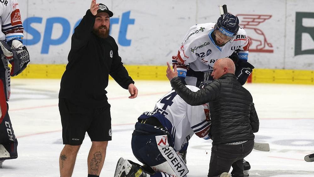 Vítkovický Gewiese je v pořádku. Fanoušky pozdravil z nemocnice