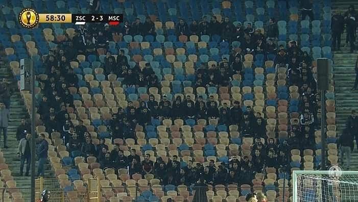 Originální choreo egyptských fanoušků. Vedení klubu zamračený smajlík naštval