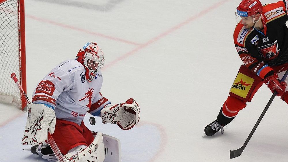 HOKEJ ONLINE: Startuje finále. Hradec Králové se pokusí sesadit Třinec z extraligového trůnu