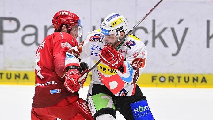 HOKEJ ONLINE: V Třinci bude pokračovat semifinálová série extraligy mezi Oceláři a Pardubicem