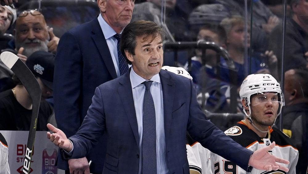 U hokejistů Anaheimu, nejhoršího týmu základní části NHL, skončil trenér Eakins