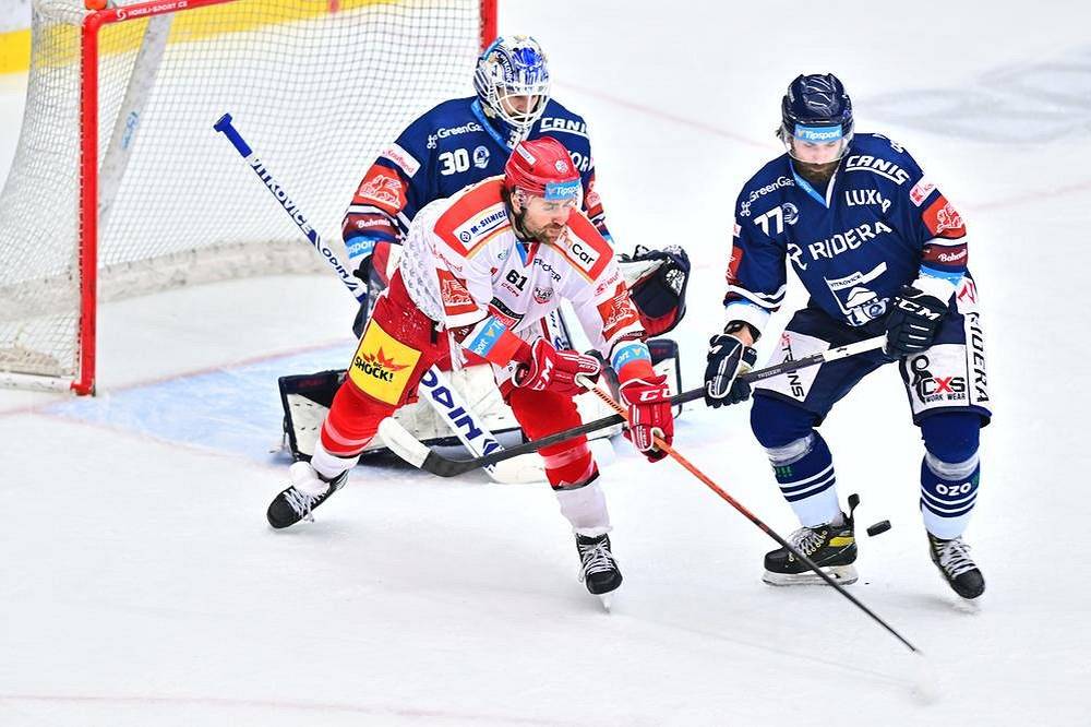 Šestý zápas semifinále play off hokejové extraligy mezi Hradcem Králové a Vítkovicemi.