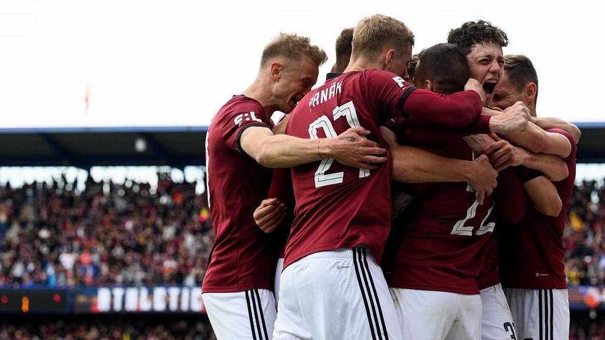 FOTBAL ONLINE: Sparta už večer může získat titul, Slavia by však musela ztratit s Plzní