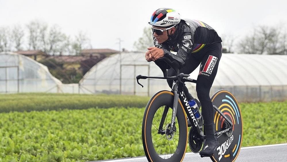 Evenepoel vyhrál na Giru i druhou časovku a oblékl se opět do růžového