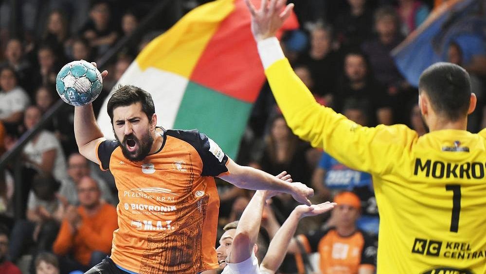 Házenkáři Karviné první mečbol ve finále nevyužili, Plzni podlehli 29:36