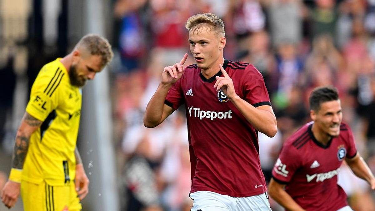FOTBAL ONLINE: Slavia končí základní část doma s Hradcem, Sparta v Liberci
