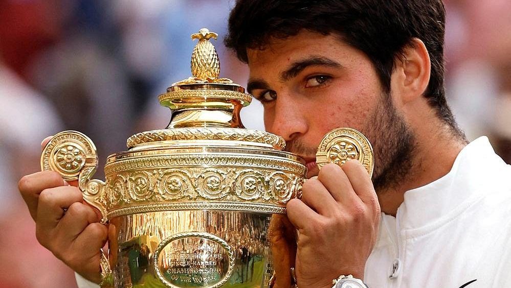Becker, Borg, Alcaraz. Španělsko oslavuje mladého šampiona, fandil i král Filip