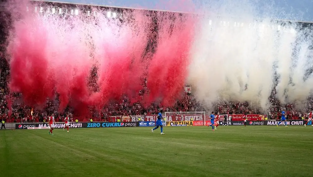 Šťastný odmítl návrh, aby pyrotechnika na sportovních utkáních byla trestným činem