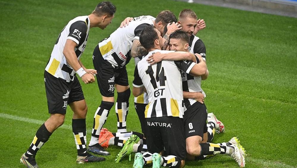 Takové penalty ne, pochybení sudího, mají jasno experti. Co říkají Pilař a sám rozhodčí?