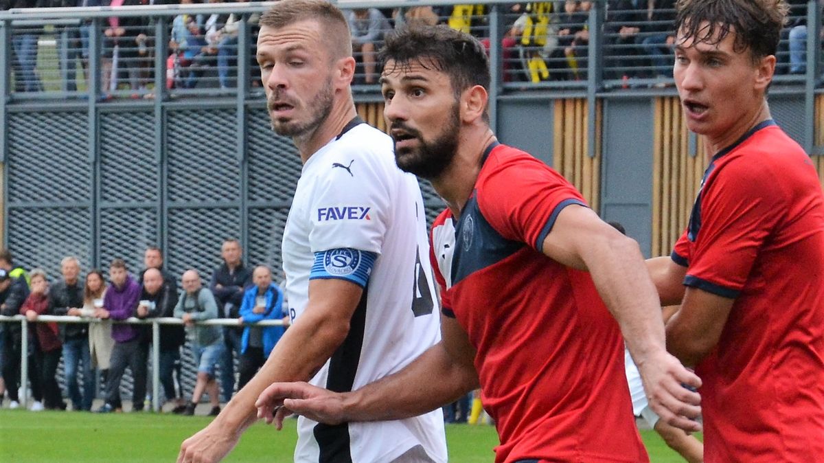 Fotbalisté Hlubiny budou osm gólů od Slovácka vstřebávat ve wellnessu