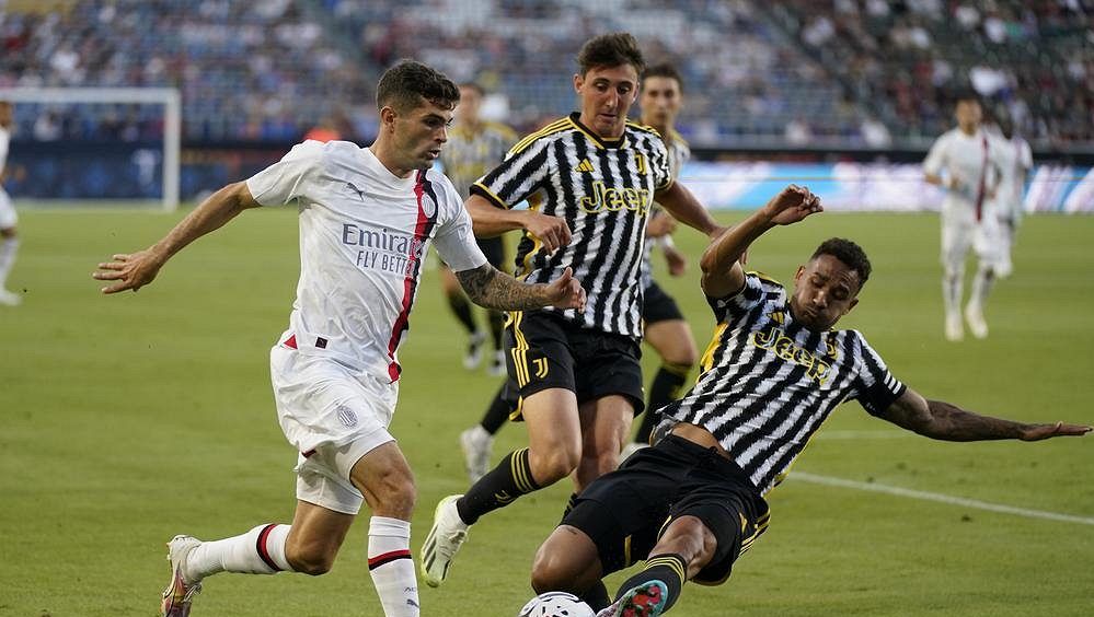 Juventus porazil v domácím zápase Lazio 3:1, výhru režíroval dvougólový Vlahovič