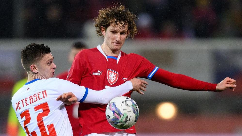 Bookmaker: Pokud nebudou padat na ostrovech v bouřlivých vodách Atlantiku trakaře, Češi musejí vyhrát