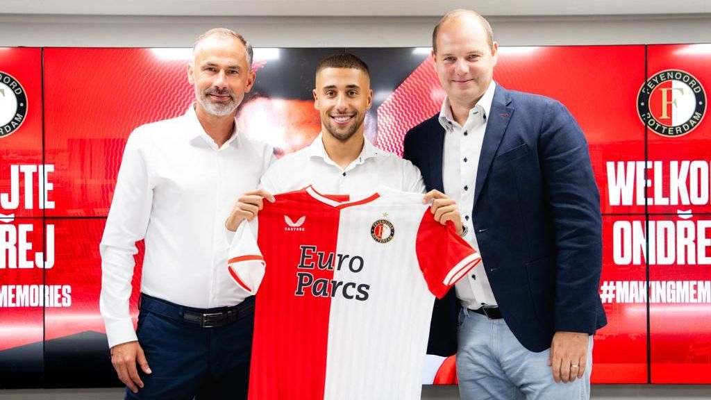 Žádný Panathinaikos, ani Itálie. Sparťan uvítal slávistu v kabině Feyenoordu