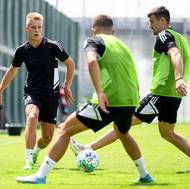 Lukáš Váňa a Dimitrije Kamenovič během prvního tréninku v rámci letní přípravy před startem sezony 2023/2024.