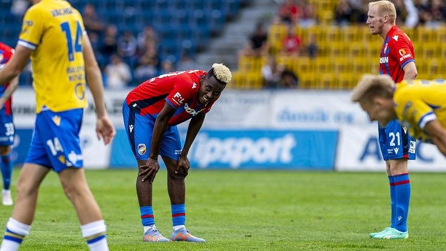 Z druhé ligy k roli šéfa obrany Plzně! Dweh je lídr, ale nelze zase tvrdit, že může hrát za Paris St. Germain, říká Straka