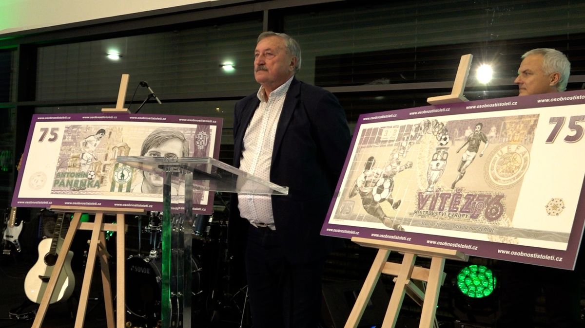 Radši si pouštím Simpsonovi, než sám sebe. Oslavenci Panenkovi gratuluje i pokořený Maier