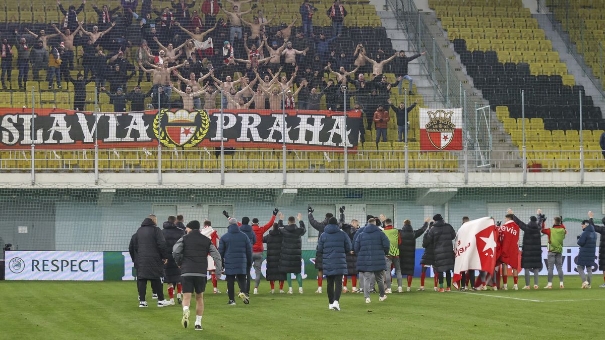 Nečekaný soupeř pro Slavii. Nepříjemné, říká trenér o divákovi s píšťalkou