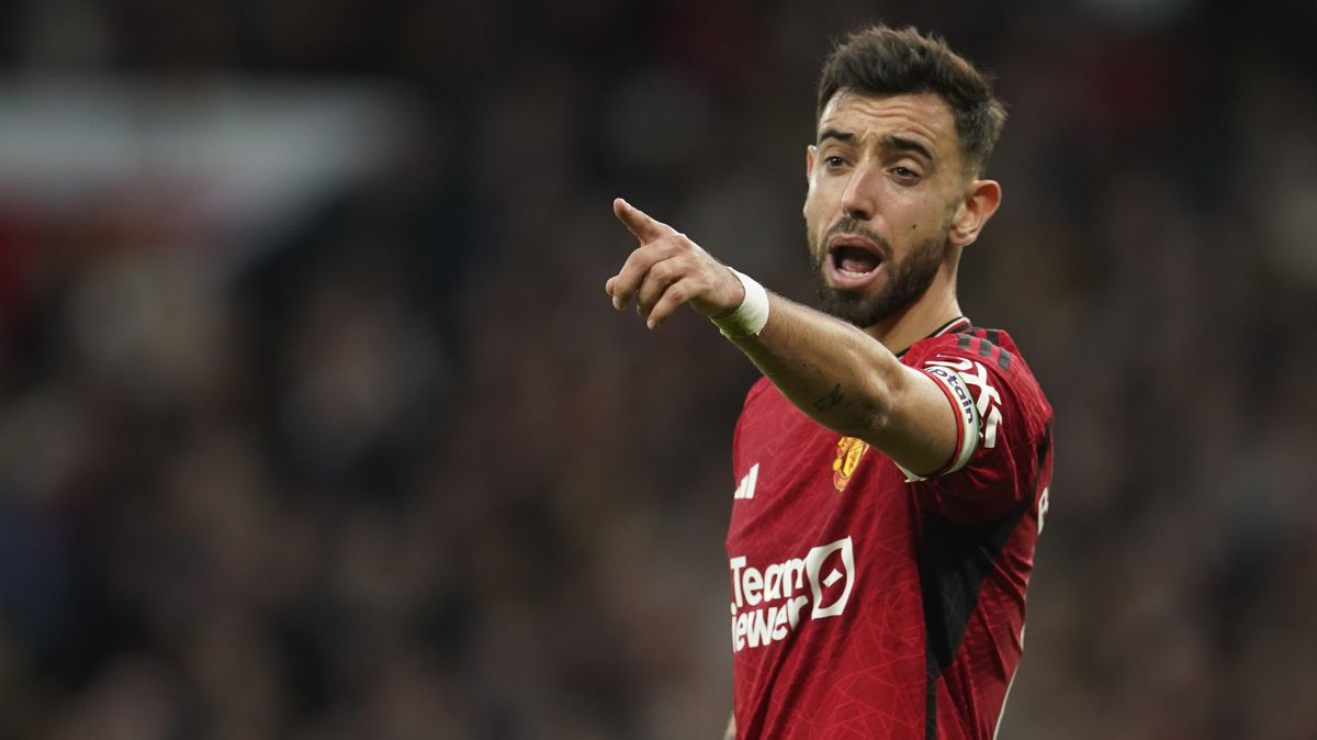 Slavný záložník tepe do kapitána United: Seberte mu pásku
