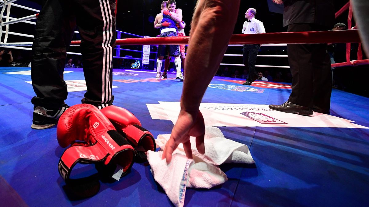 Zkrat boxerského trenéra má pokračování. Omluvil se, hrozí mu ale doživotní trest