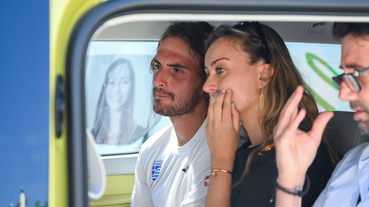 Spekulovalo se o rozchodu. Teď tenisový pár pózoval u bazénu, k tomu dodal atraktivní pozadí