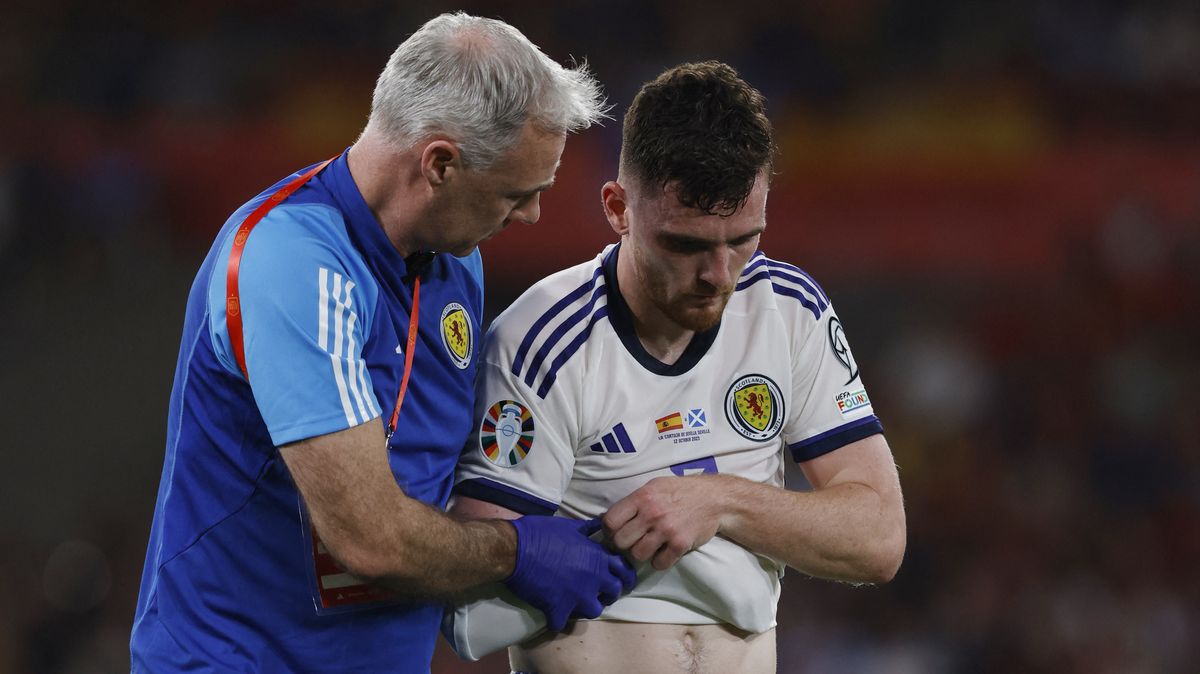 Fotbalista Liverpoolu Robertson je po operaci zraněného ramene