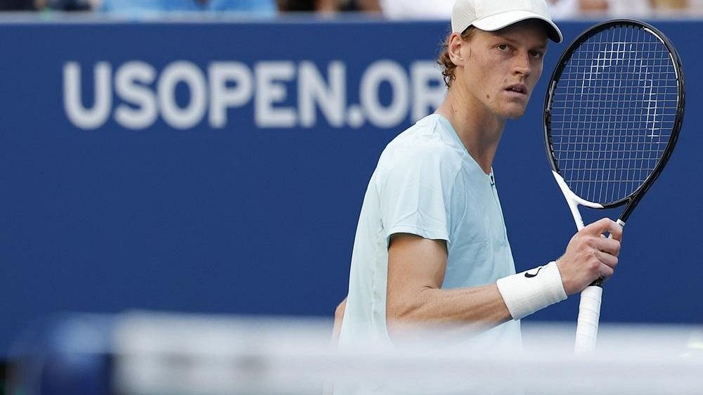 Tenista Sinner kvůli únavě po nočním zápasu vzdal další účinkování v Paříži