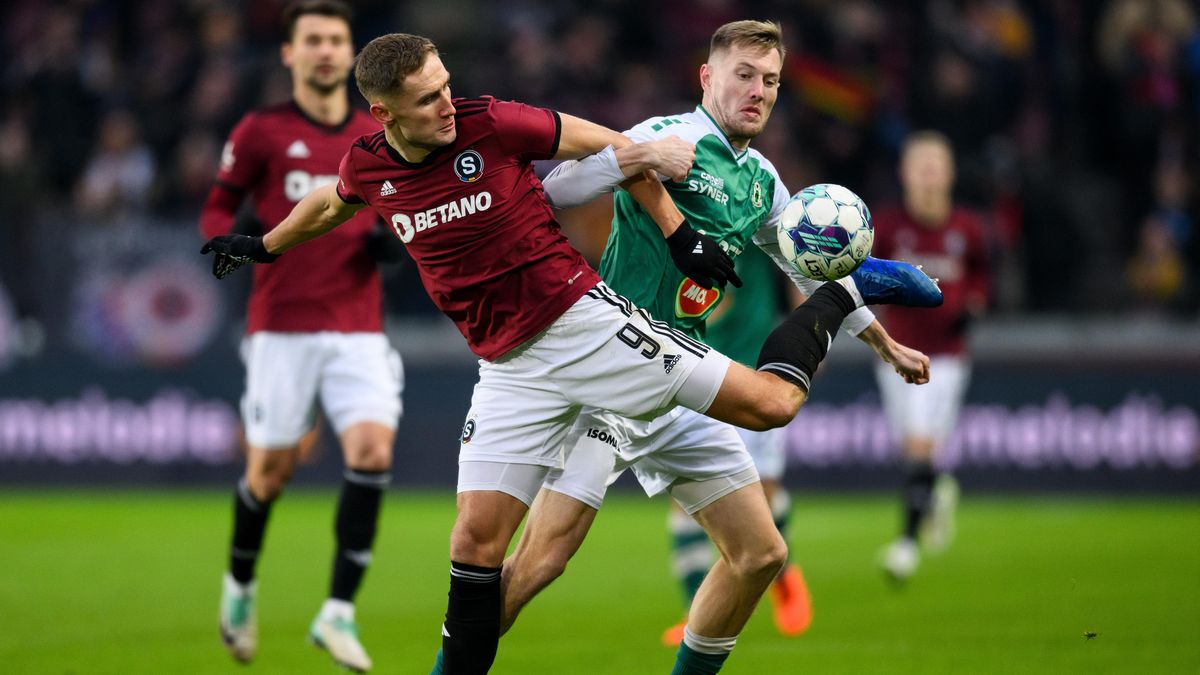 Jablonecký fotbalista Štěpánek měl být po faulu na sparťana Haraslína vyloučen