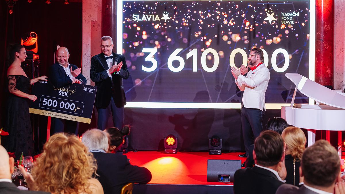 Miliony pro dobrou věc. Slavia pomáhala, kabina koupila obraz za statisíce