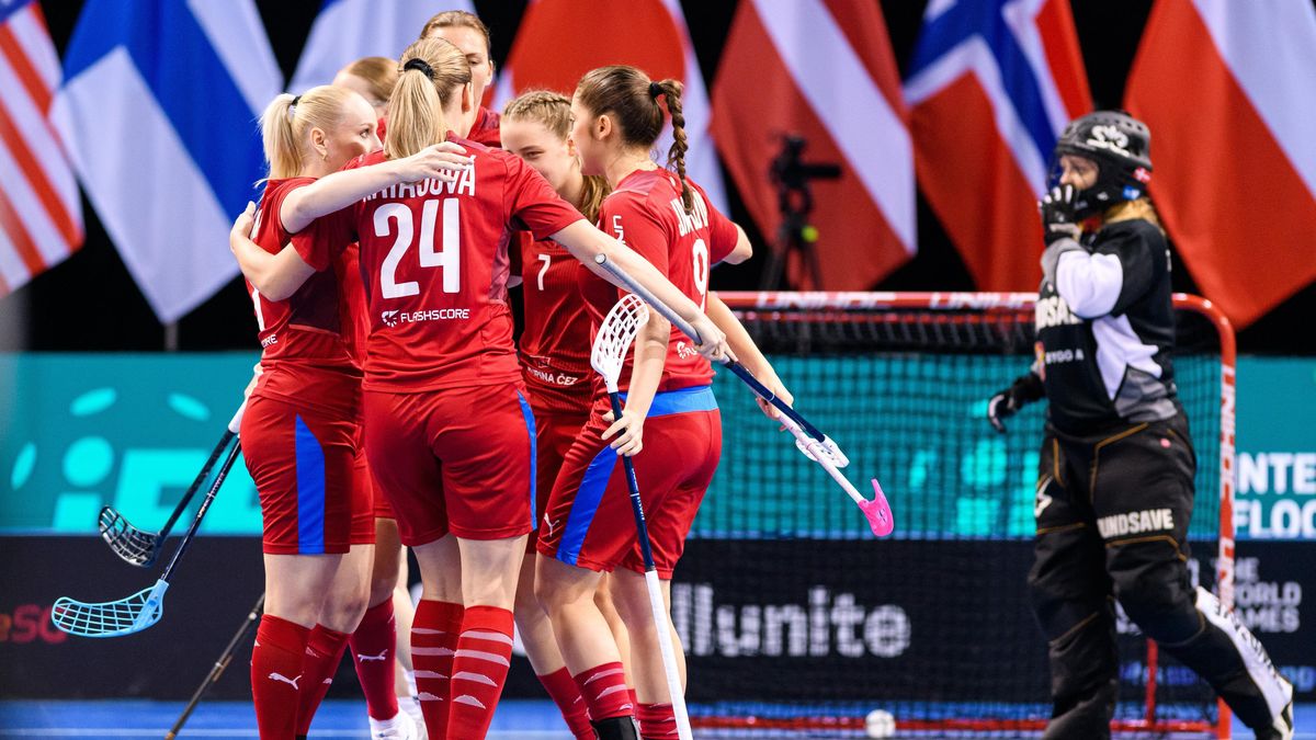 České florbalistky se o finále utkají s Finskem