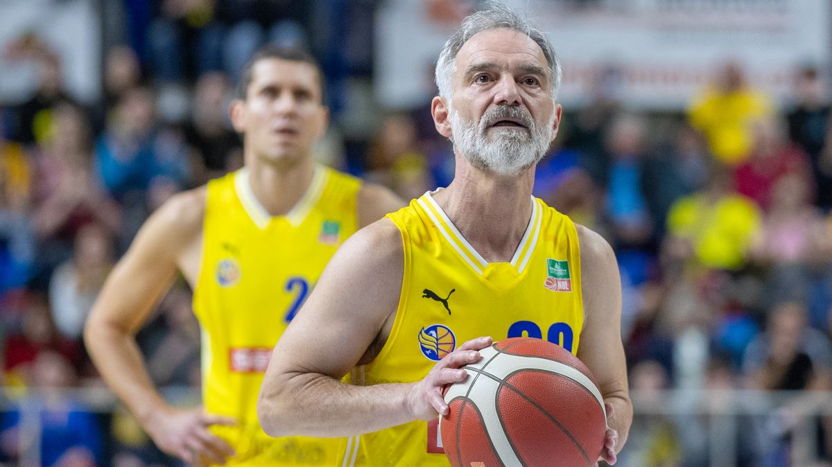 Opavští basketbalisté i s přispěním herce Trojana porazili Písek