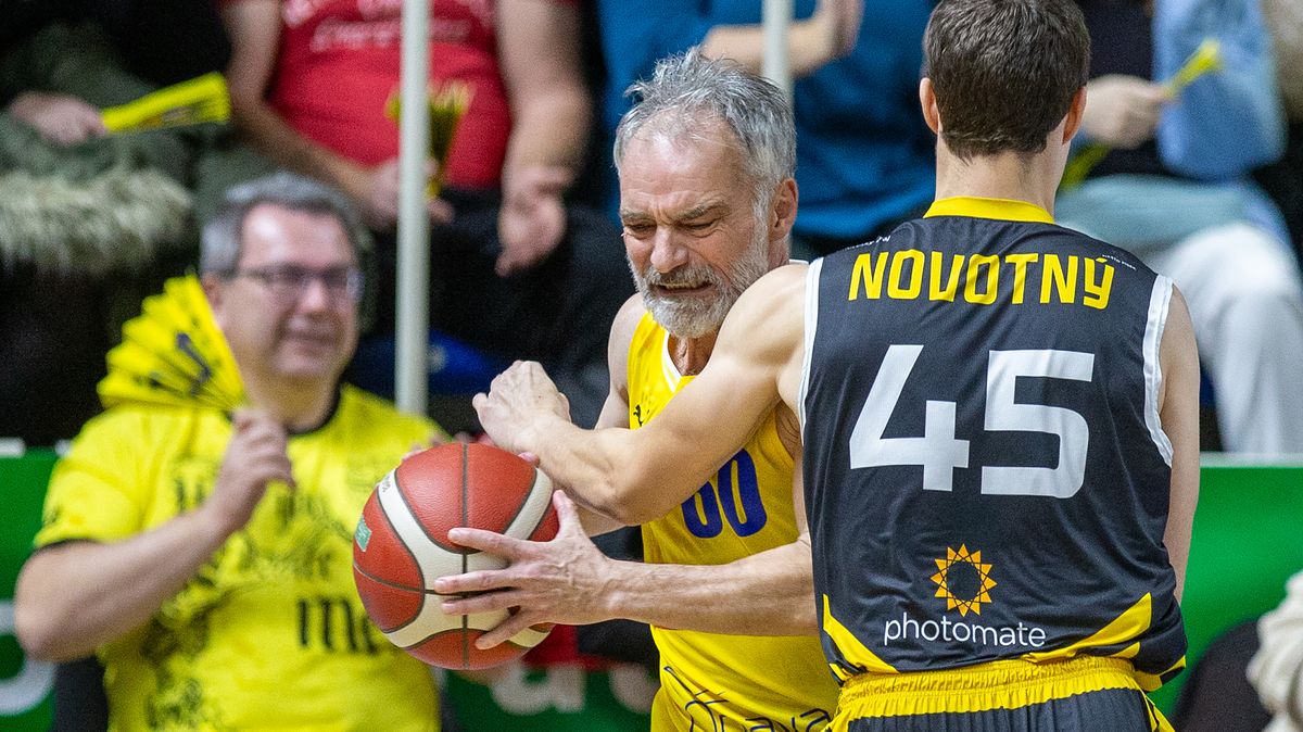 Trojan dal v premiéře čtyři body. To je o čtyři více, než jsem dal já. Tak snad mě nevyhodí, smál se Kouřil