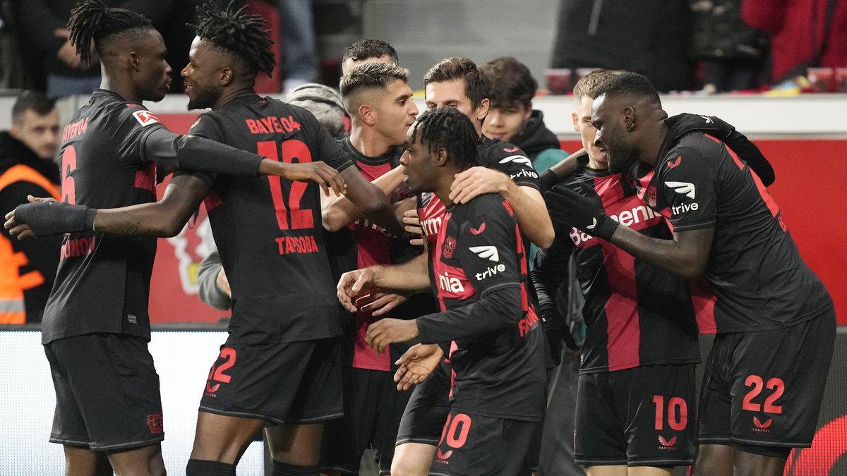 Střídající Schick s Hložkem pomohli Leverkusenu k domácí výhře nad Frankfurtem