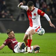 Zleva Matěj Ryneš ze Sparty a Lukáš Masopust ze Slavie