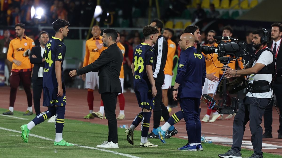 Turecko řeší další skandál. Fenerbahce nasadilo juniory, po minutě odešli ze hřiště