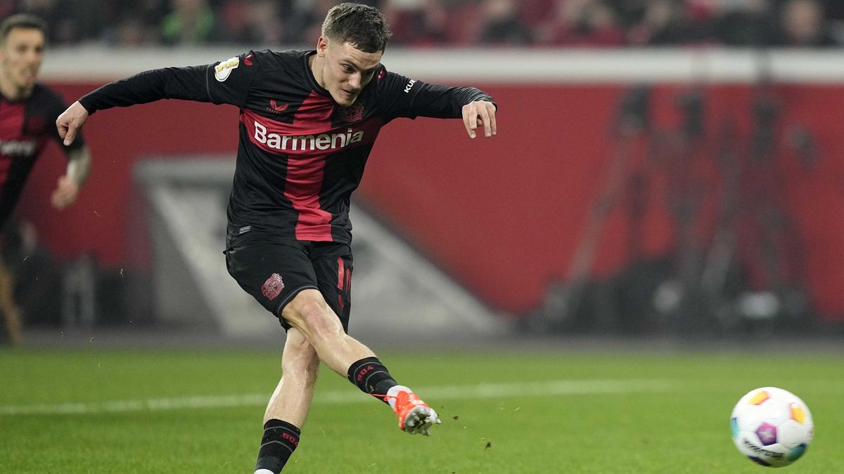 Táto, kdo mě koupí? Zázračný spoluhráč Čechů z Leverkusenu je hitem fotbalového trhu