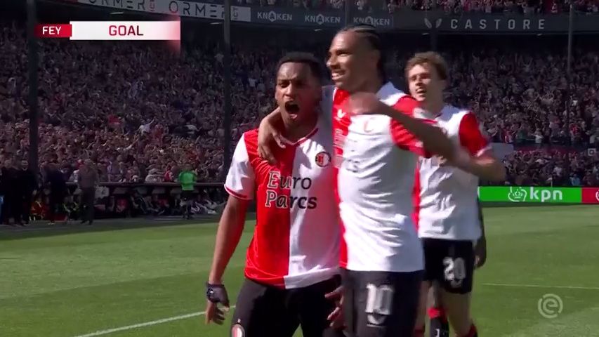 Fotbalisté Feyenoordu zostudili Ajax, trefil se i Hancko