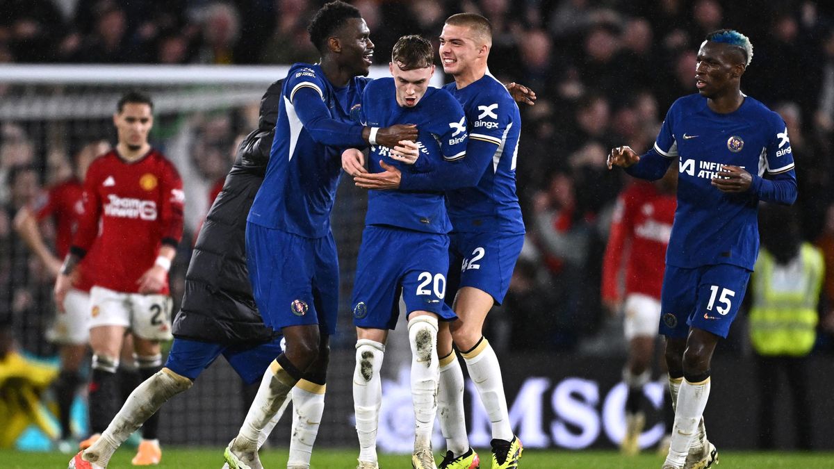 Historický obrat v Premier League! United hattrickem sestřelil mladík, který jim fandil