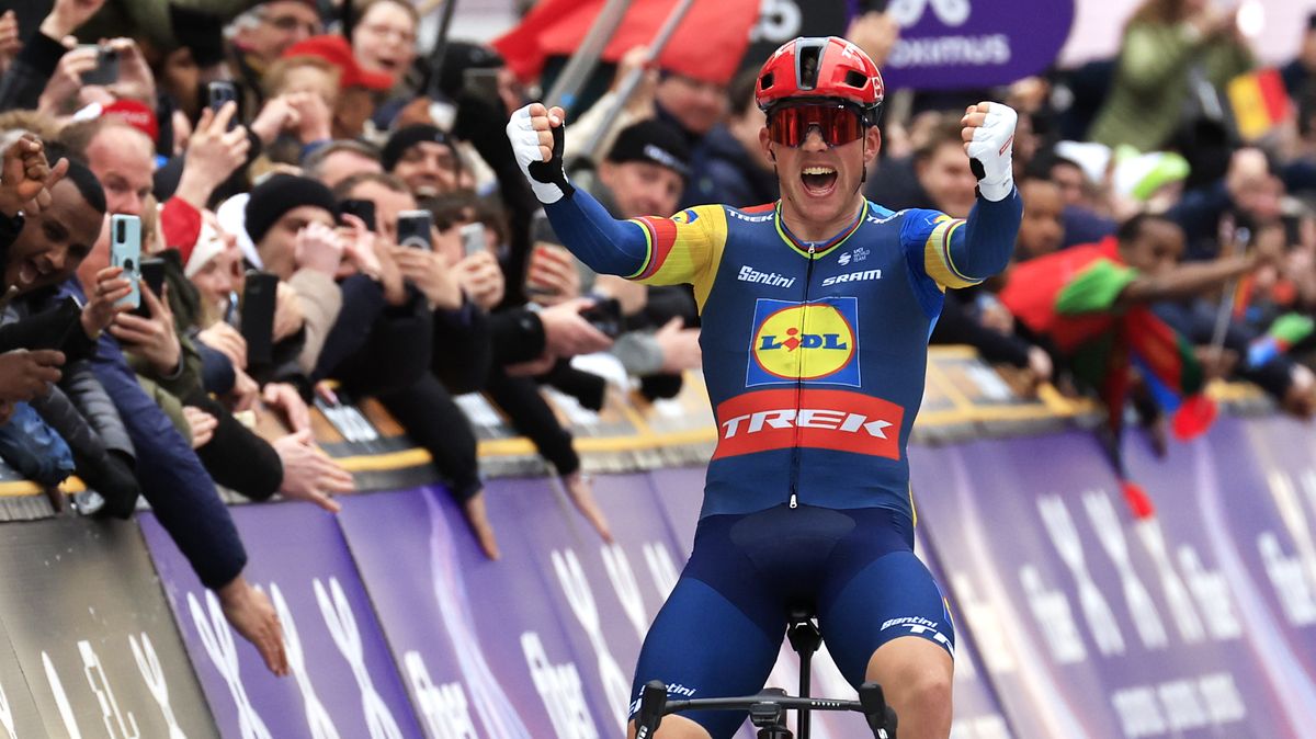 Pedersen chce po pádu jet Kolem Flander, Van Aert a Stuyven jsou po operaci