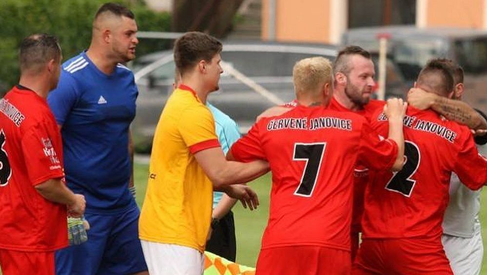 Řepku zlákaly ryby! Představil dres svého nového klubu