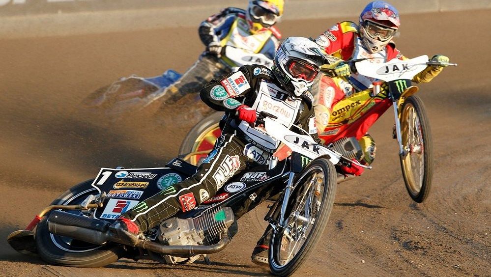 Drsný obrázek. Šampion Woffinden nechal po pádu nahlédnout pod kůži zdevastované končetiny