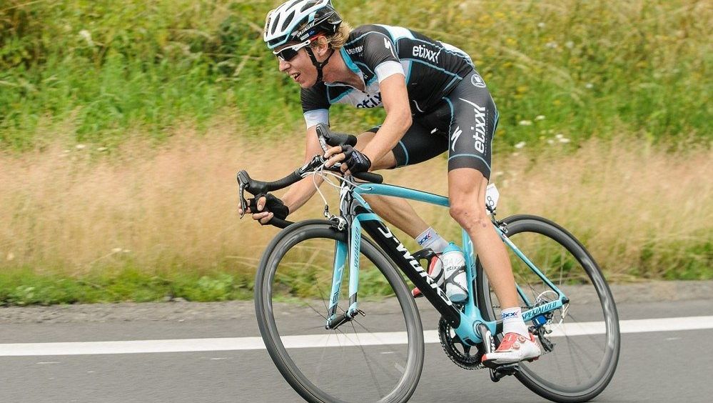 Třetí etapu závodu Kolem Kuang-si přerušil hromadný pád, šest cyklistů skončilo