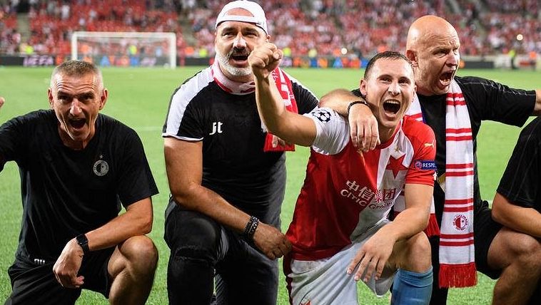 Trenéři Slavie o Euru: Utahané hvězdy. Dvojí metr sudích. A proč se aut brání hůř než roh