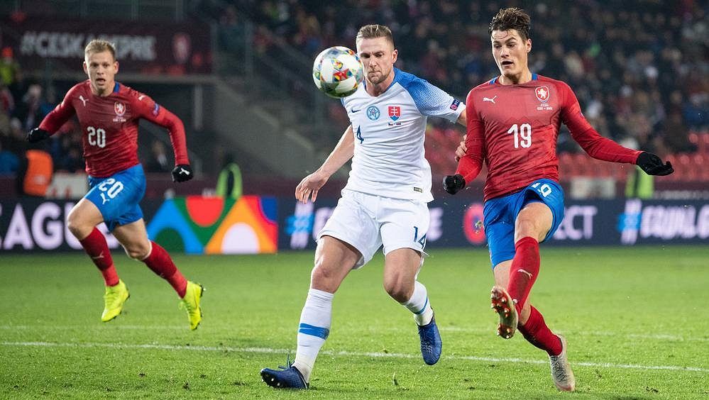 Fotbalista Škriniar bude z Paris SG hostovat ve Fenerbahce