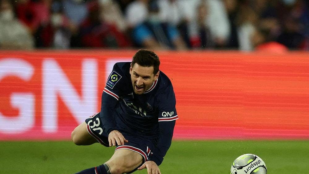 Záložník PSG Draxler je po operaci kolena, Messiho trápí zánět achillovky