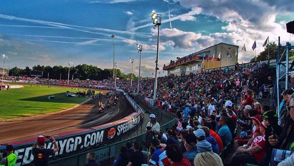 Sold out shortly.  Czech aces can sit up for the packed stands at Markéta